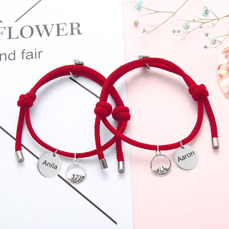 Pulsera de dos piezas de cuerda con 2 nombres personalizados para pareja con dije magnético