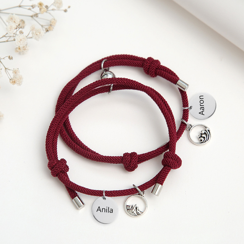 Pulsera de dos piezas de cuerda 2 nombres personalizados para pareja con dije magnético