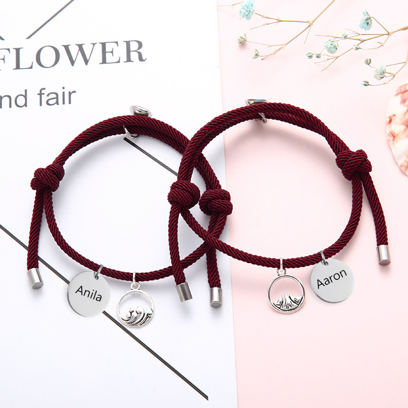 Pulsera de dos piezas de cuerda con 2 nombres personalizados para pareja con dije magnético