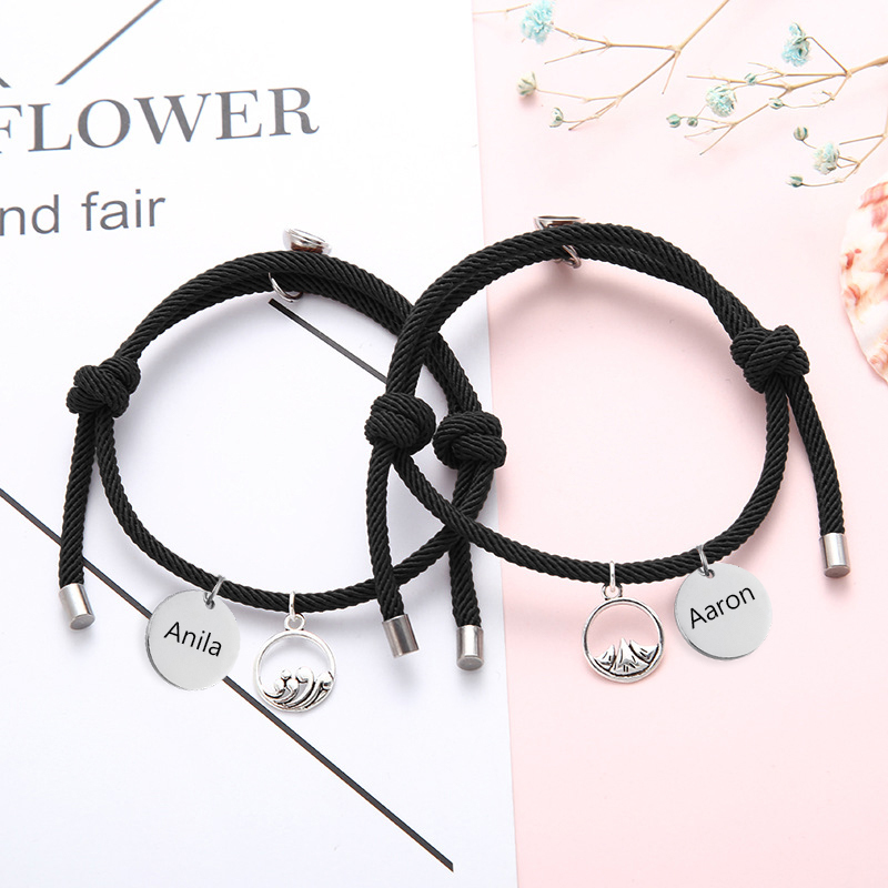 Pulsera de dos piezas de cuerda con 2 nombres personalizados para pareja con dije magnético