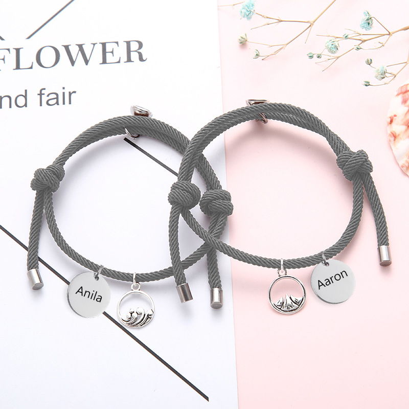 Pulsera de dos piezas de cuerda con 2 nombres personalizados para pareja con dije magnético