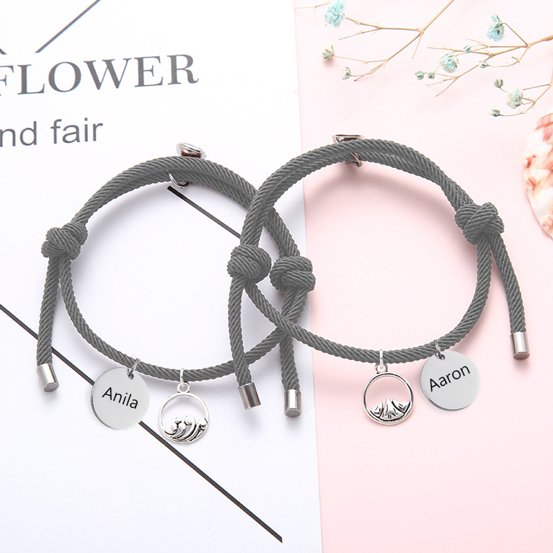 Pulsera de dos piezas de cuerda con 2 nombres personalizados para pareja con dije magnético