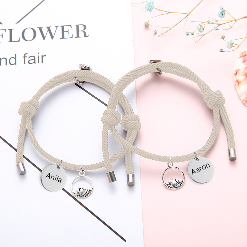 Pulsera de dos piezas de cuerda con 2 nombres personalizados para pareja con dije magnético