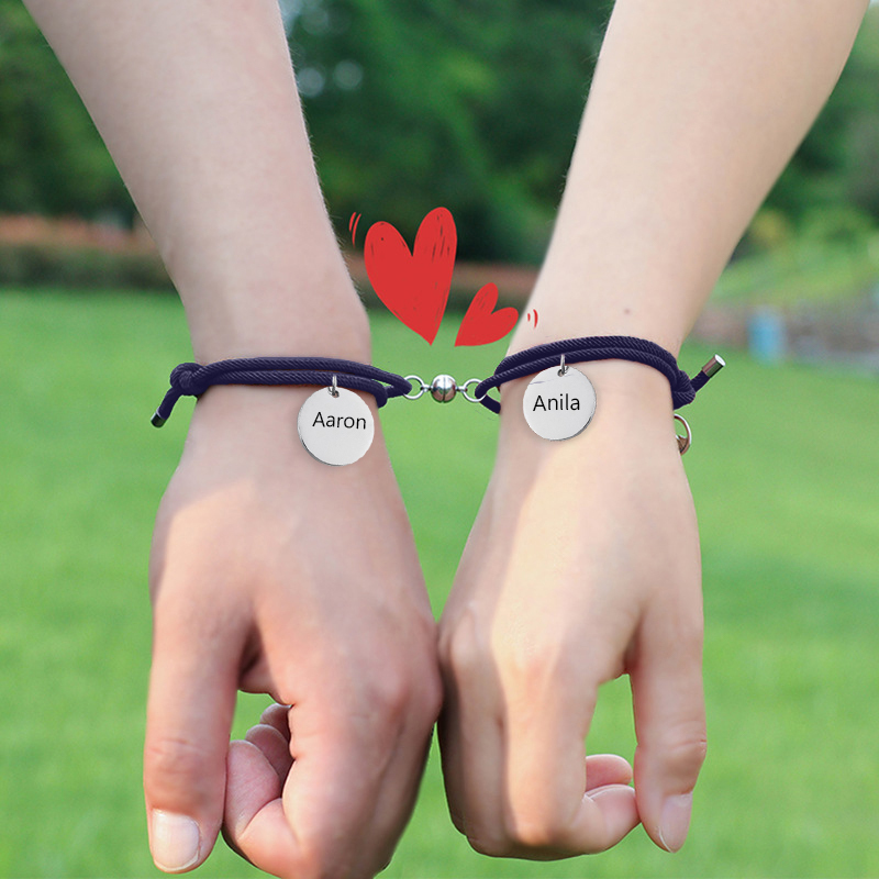 Pulsera de dos piezas de cuerda con 2 nombres personalizados para pareja con dije magnético