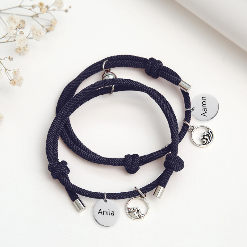 Pulsera de dos piezas de cuerda con 2 nombres personalizados para pareja con dije magnético