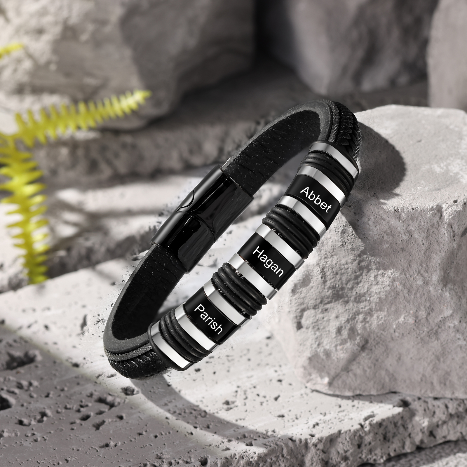 Pulsera clásica de cuero para hombre con 3 nombres personalizados en aros | Jessemade