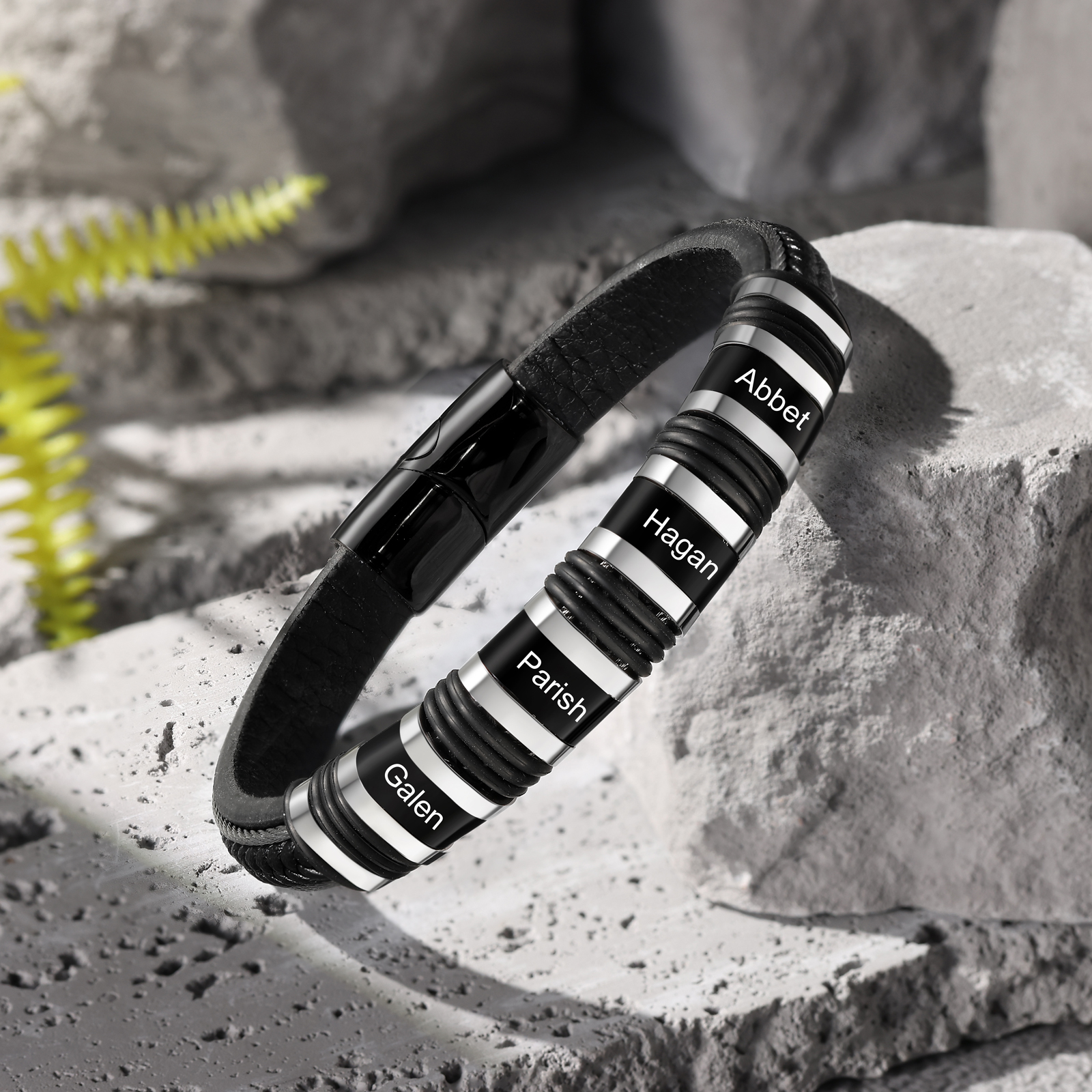 Pulsera clásica de cuero para hombre con 4 nombres personalizados en aros | Jessemade