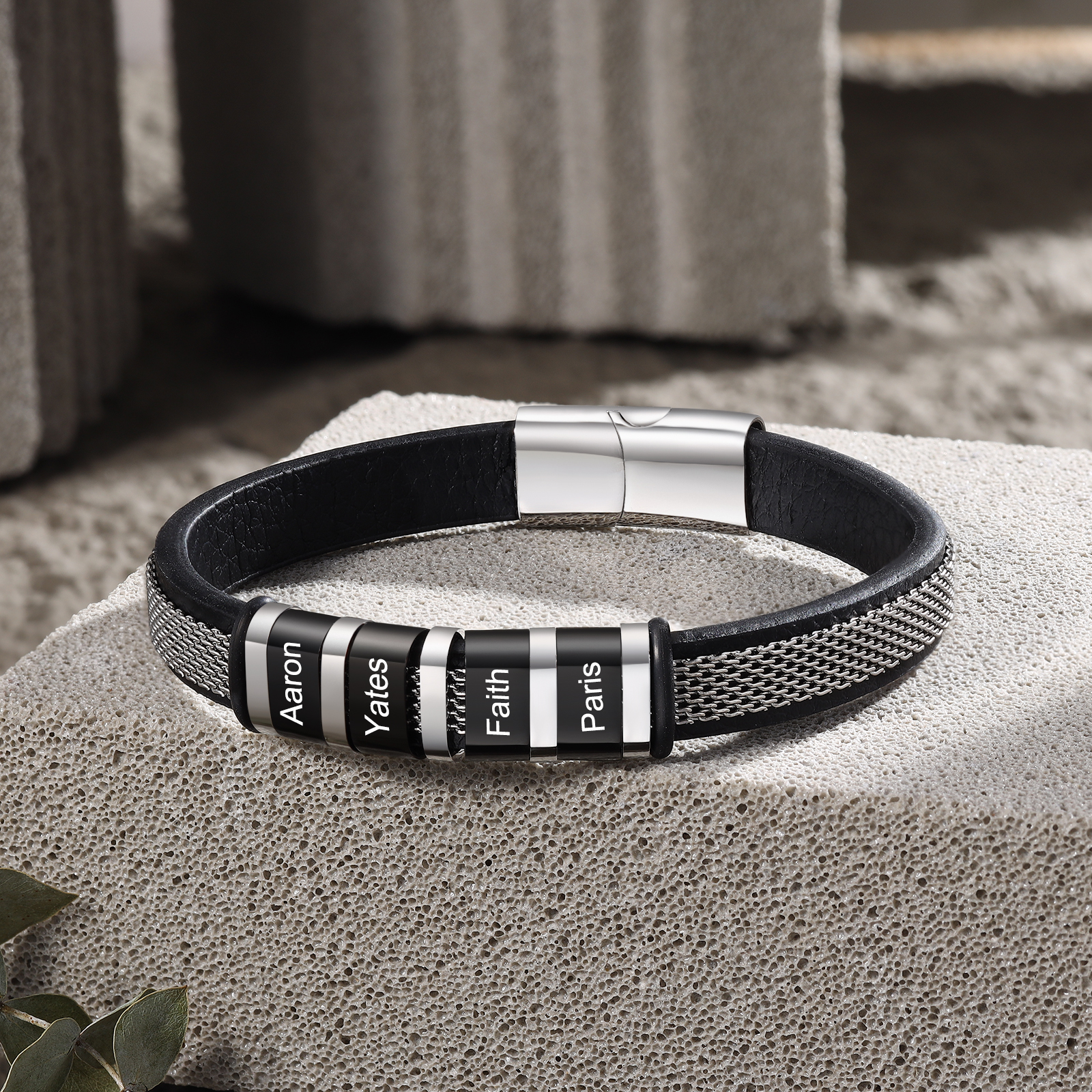 Pulsera de cadena y cuero para hombre con 4 nombres personalizados en aros | Jessemade