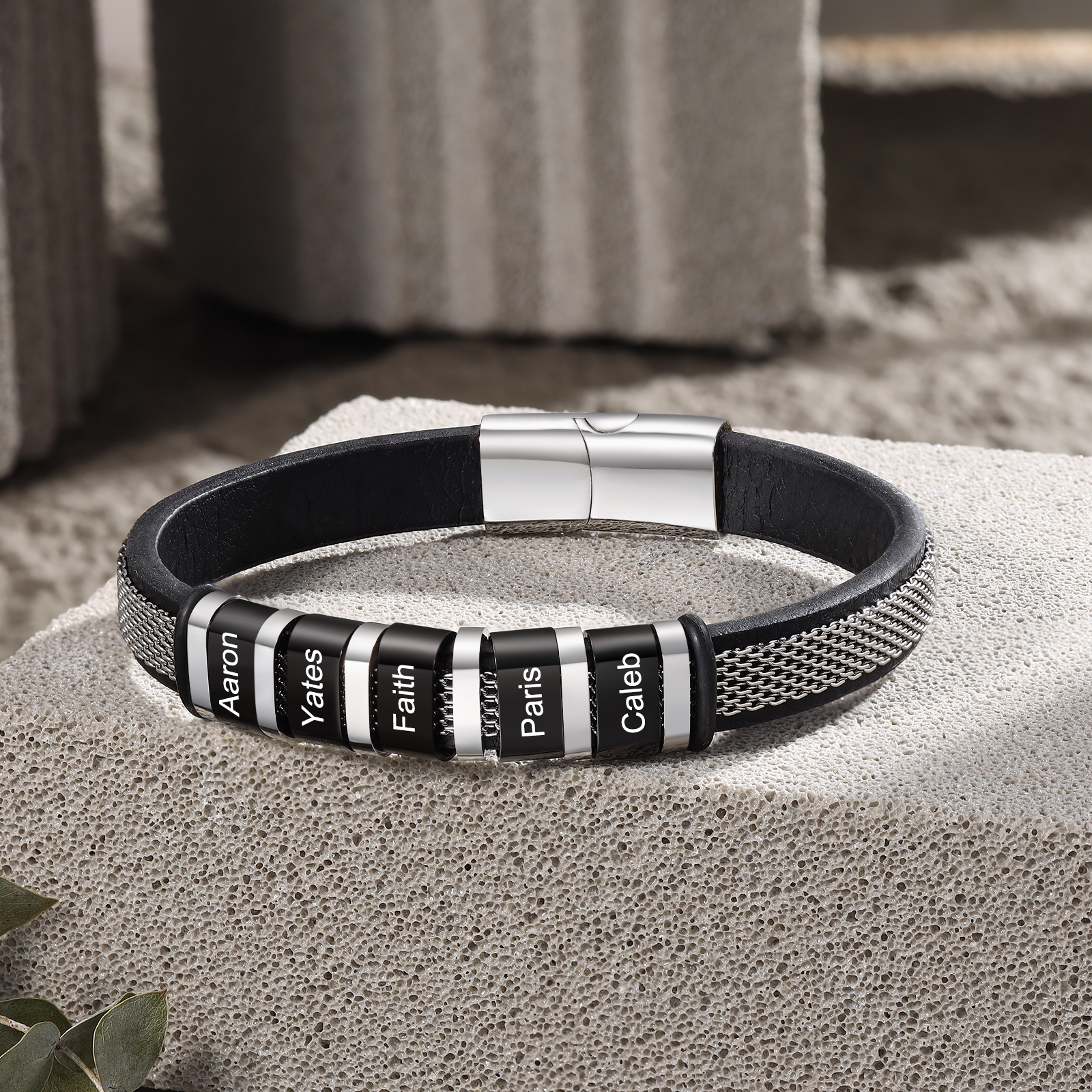Pulsera de cadena y cuero para hombre con 5 nombres personalizados en aros | Jessemade