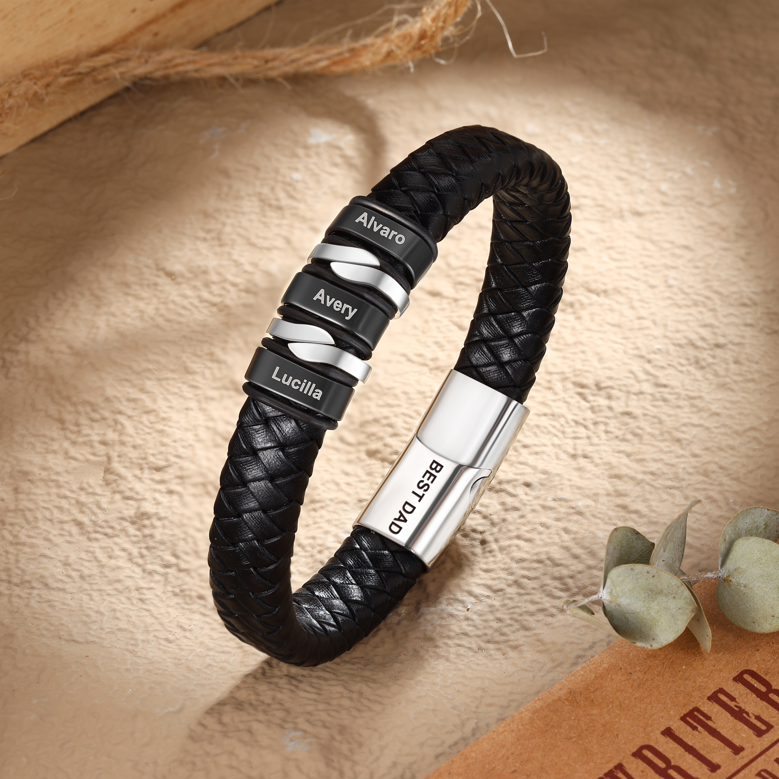Pulsera de cuero trenzado para hombre con 3 nombres y 1 texto personalizados en aros | Jessemade