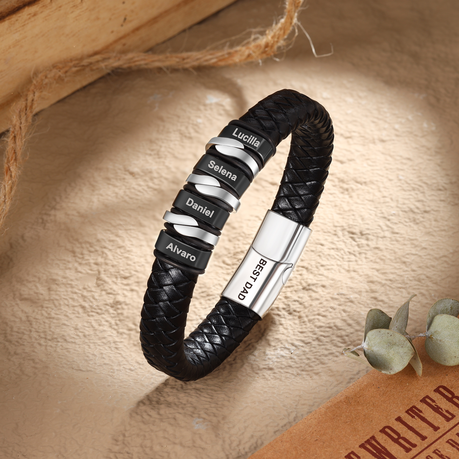 Pulsera de cuero trenzado para hombre con 4 nombres y 1 texto personalizados en aros | Jessemade