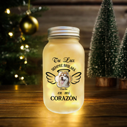 Lámpara Personalizada en Memoria de Alguien Querido - Foto, Nombre y Fechas Personalizables Esta hermosa lámpara personalizada es un homenaje especial para recordar a esa persona que siempre estará en tu corazón. Con espacio para personalizar con la foto,