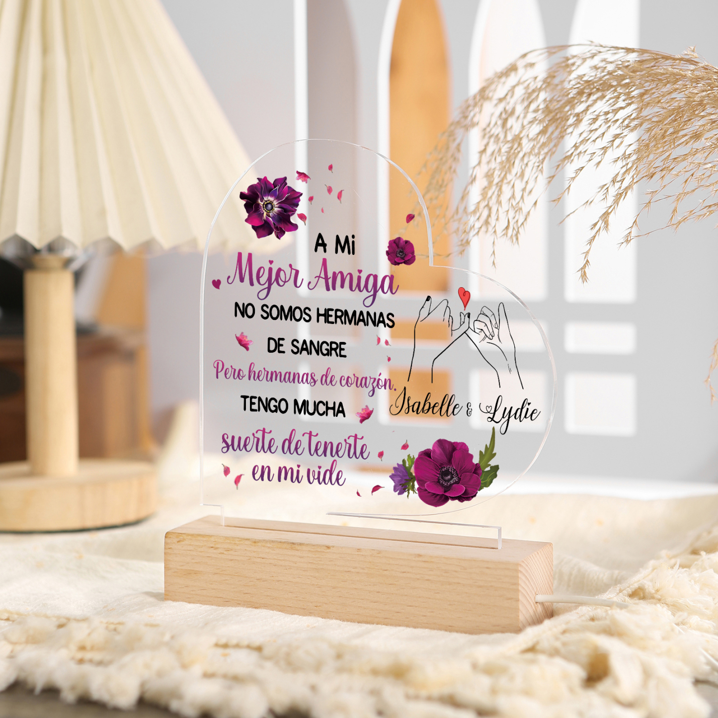 Placa de acrílico en forma de corazón para amiga con 2 nombres y flore