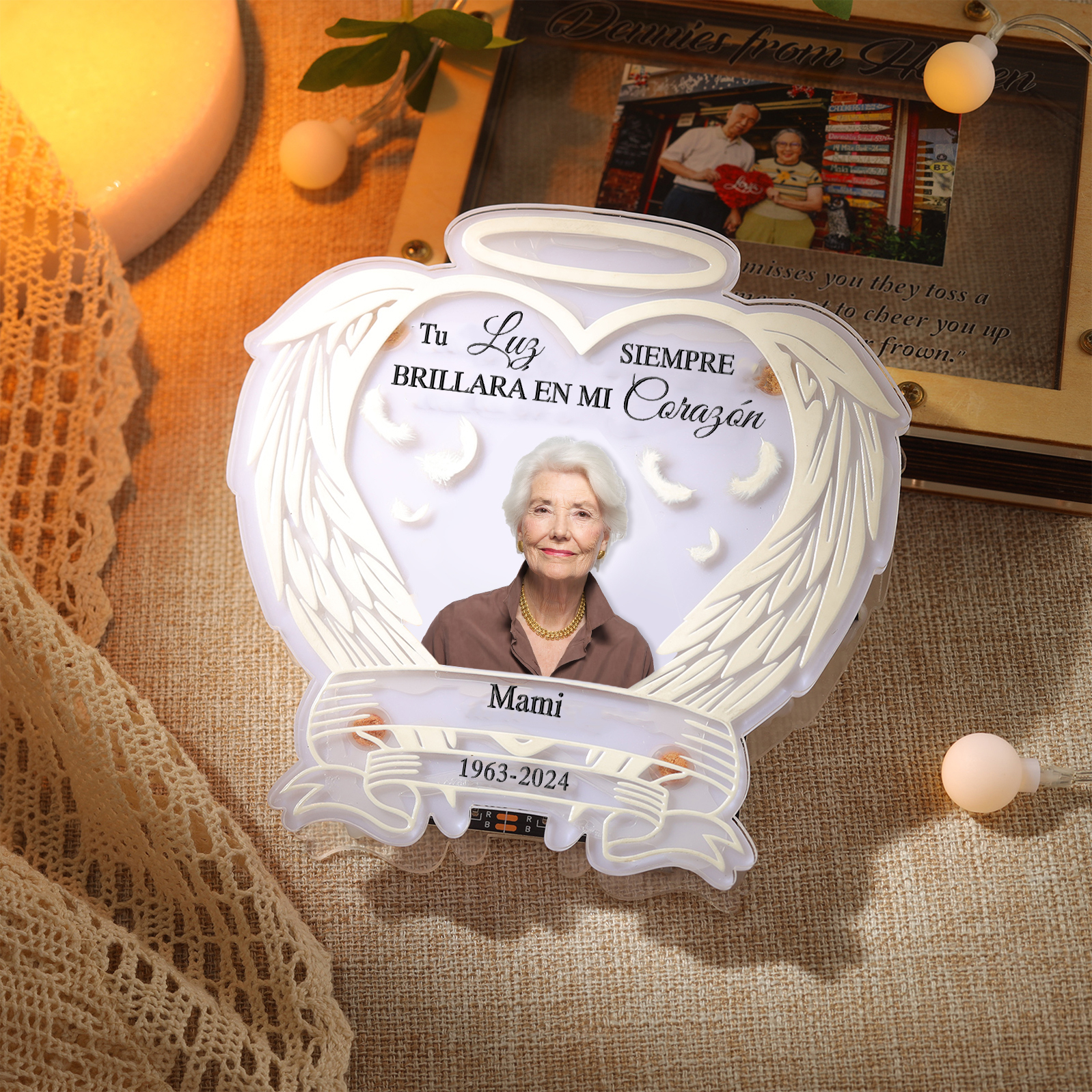 Lámpara en forma de alas con halo en memoria a un ser querido foto, nombre y años personalizados | Jessemade