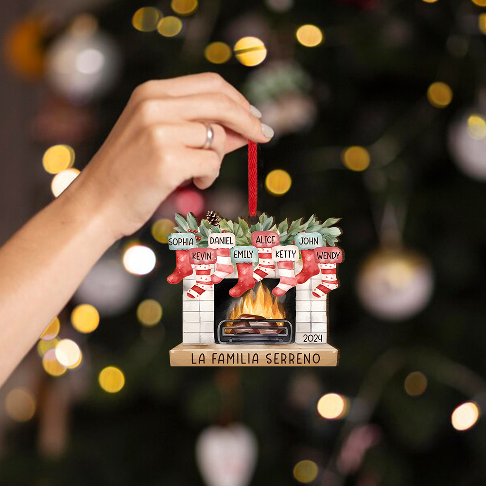 Navidad-Ornamento de madera chimenea y calcetines con 8 nombres, año y 1 texto personalizados | Jessemade