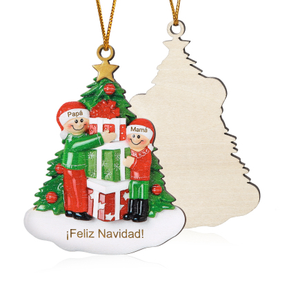 Navidad-Ornamento con muñecos de madera poniendo regalos 2 nombres y texto personalizados | Jessemade