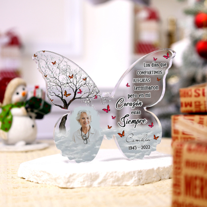 Placa de acrílico en forma de mariposa con nombre, años y foto personalizados para conmemoración | Jessemade