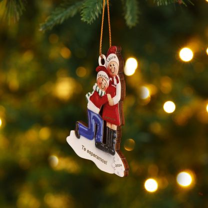 Navidad-Ornamentos Muñecos de Pareja Mamá Embarazada 3 Nombres, Texto y Año Personalizados de Madera