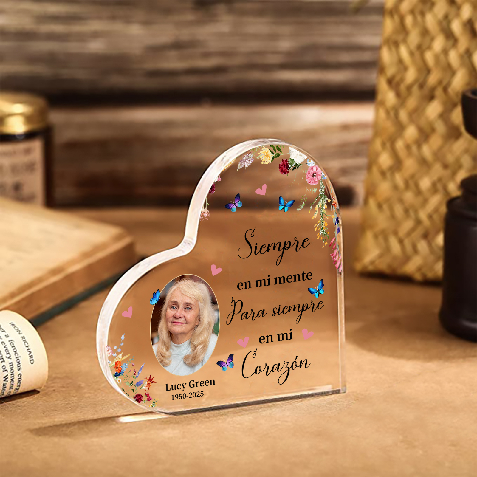 Placa de acrílico en forma de corazón con años, foto y nombre personalizados para conmemoración | Jessemade