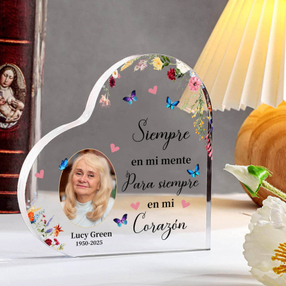 Placa de acrílico en forma de corazón con años, foto y nombre personalizados para conmemoración | Jessemade