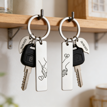 Llavero para pareja mano con mano 2 letras personalizadas con fecha | Jessemade