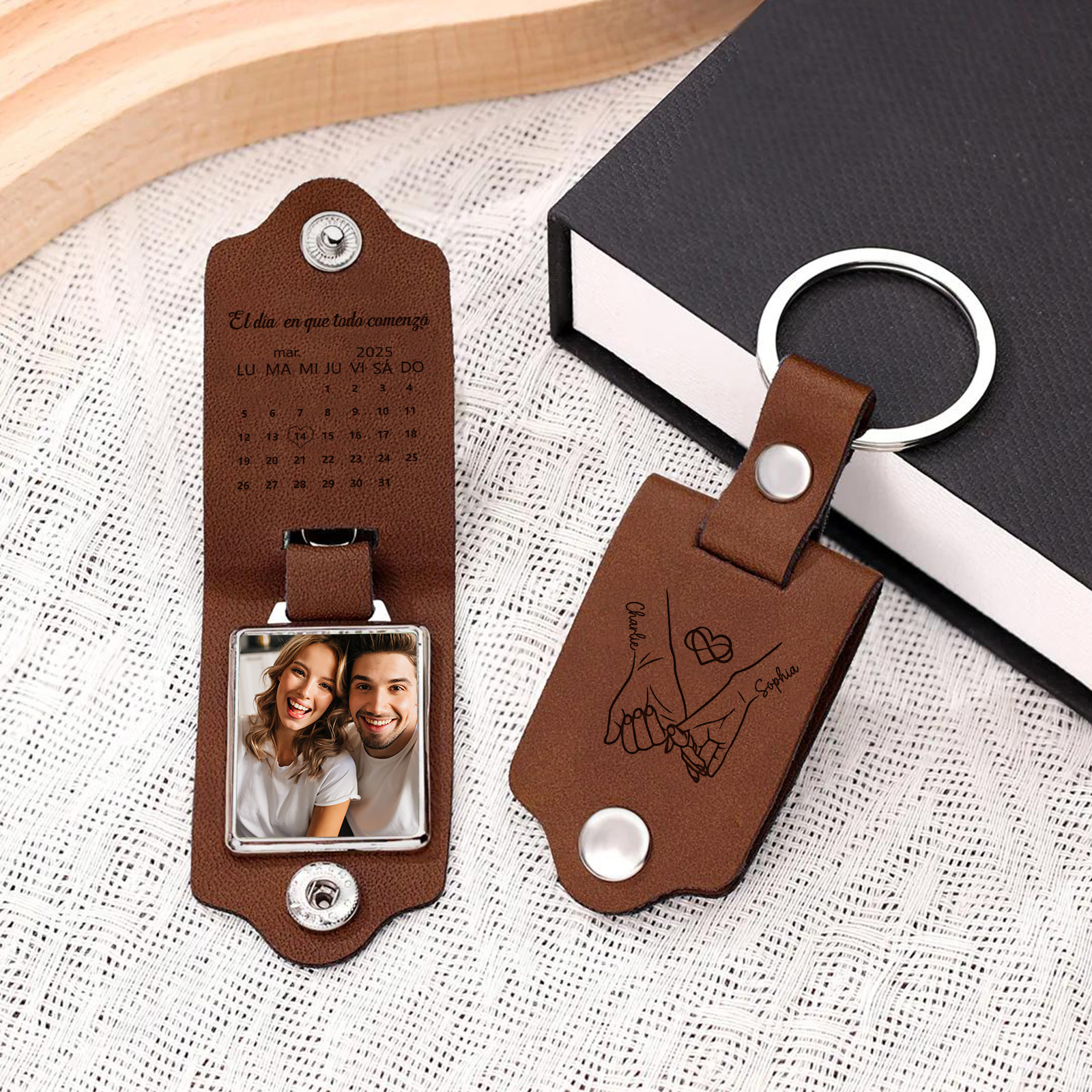 Llavero de cuero personalizado para parejas con foto y calendario