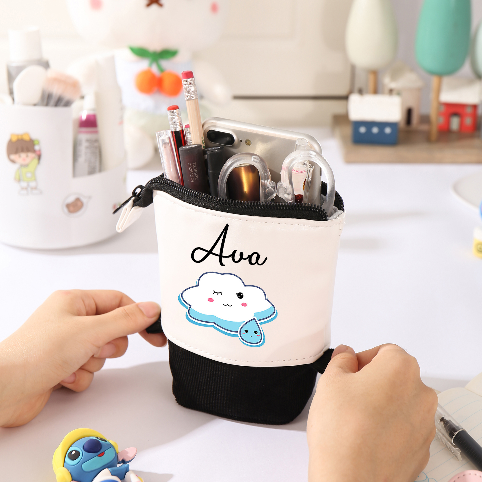 Estuche personalizado con nombre con diseños coloridos de nube para niños