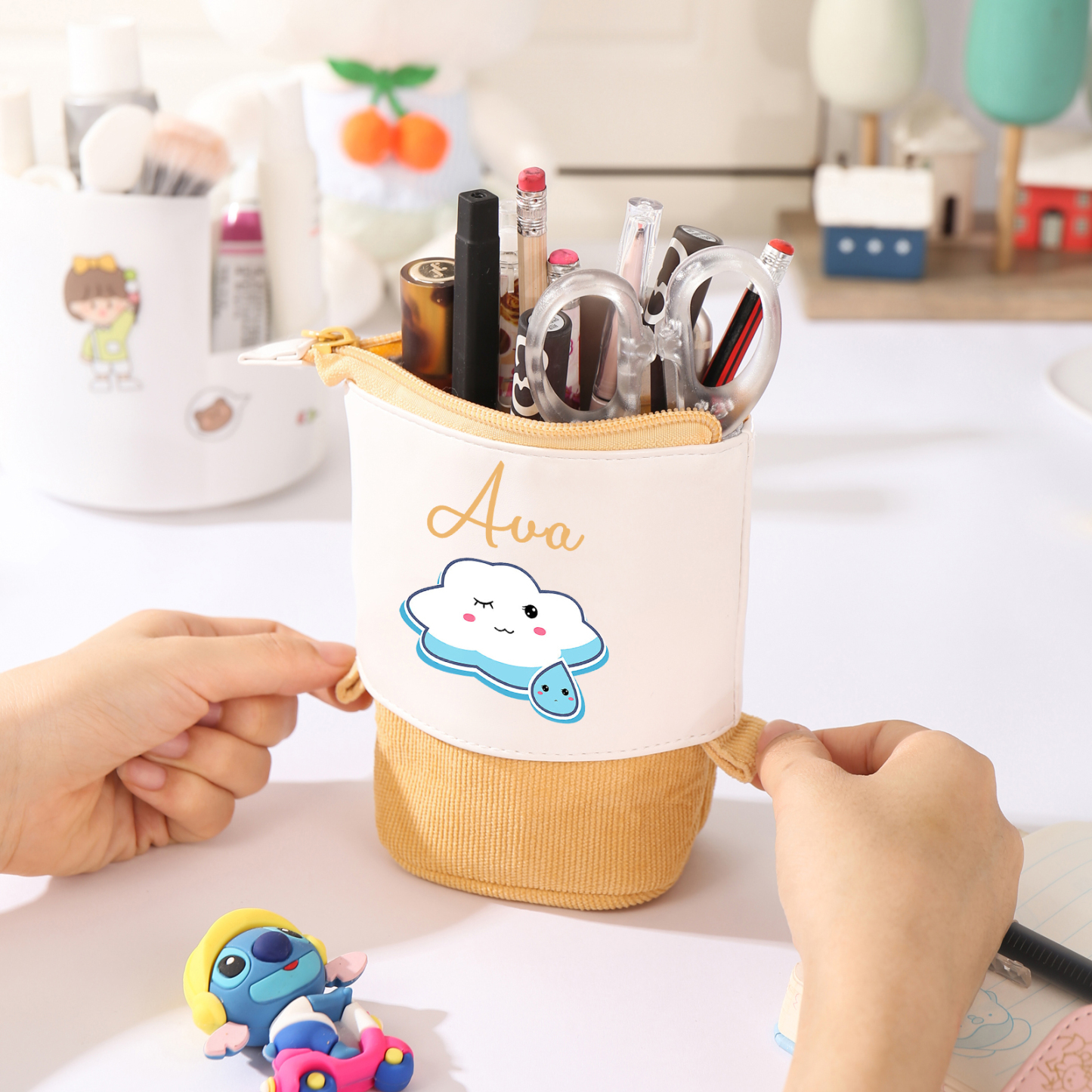 Estuche personalizado con nombre con diseños coloridos de nube para niños