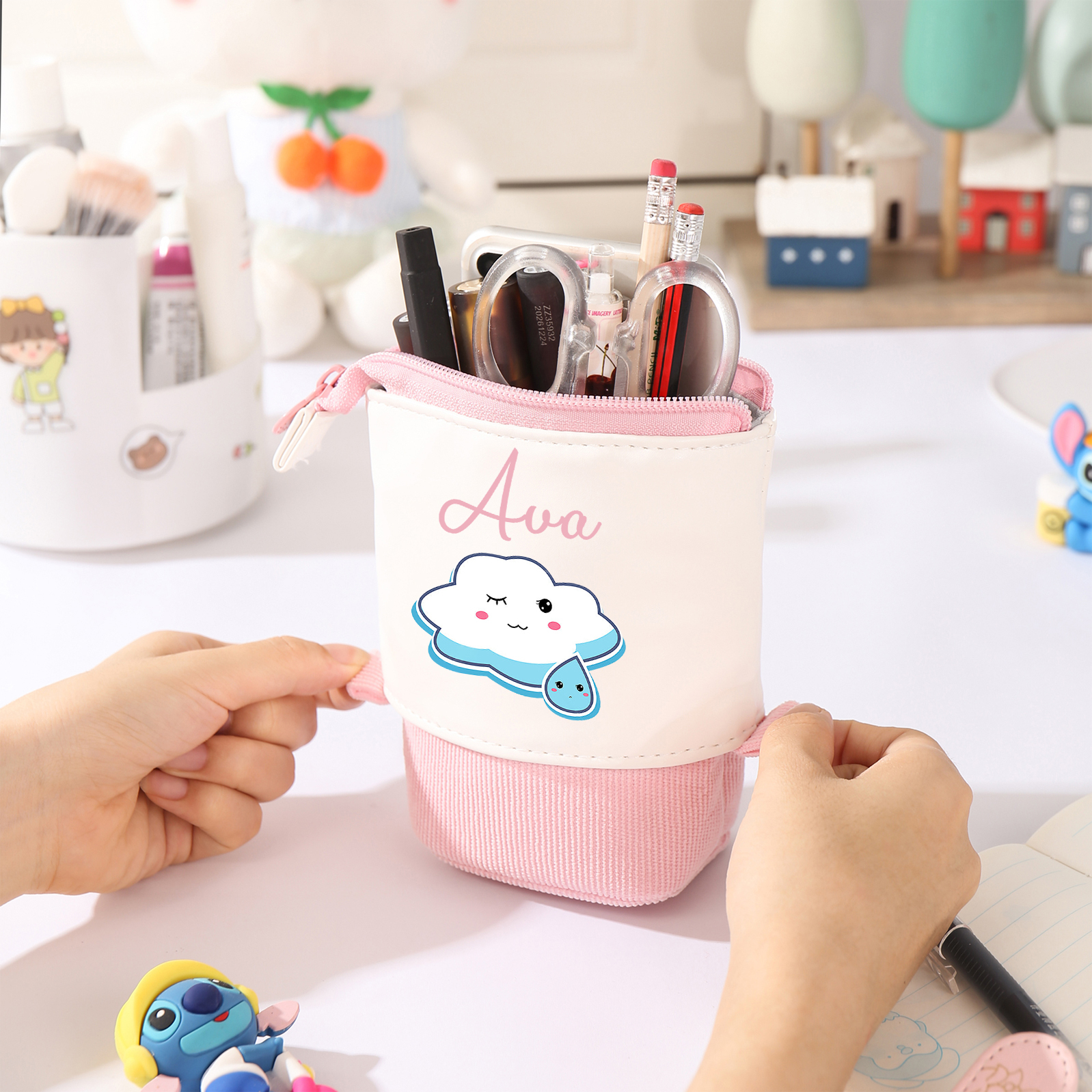 Estuche personalizado con nombre con diseños coloridos de nube para niños