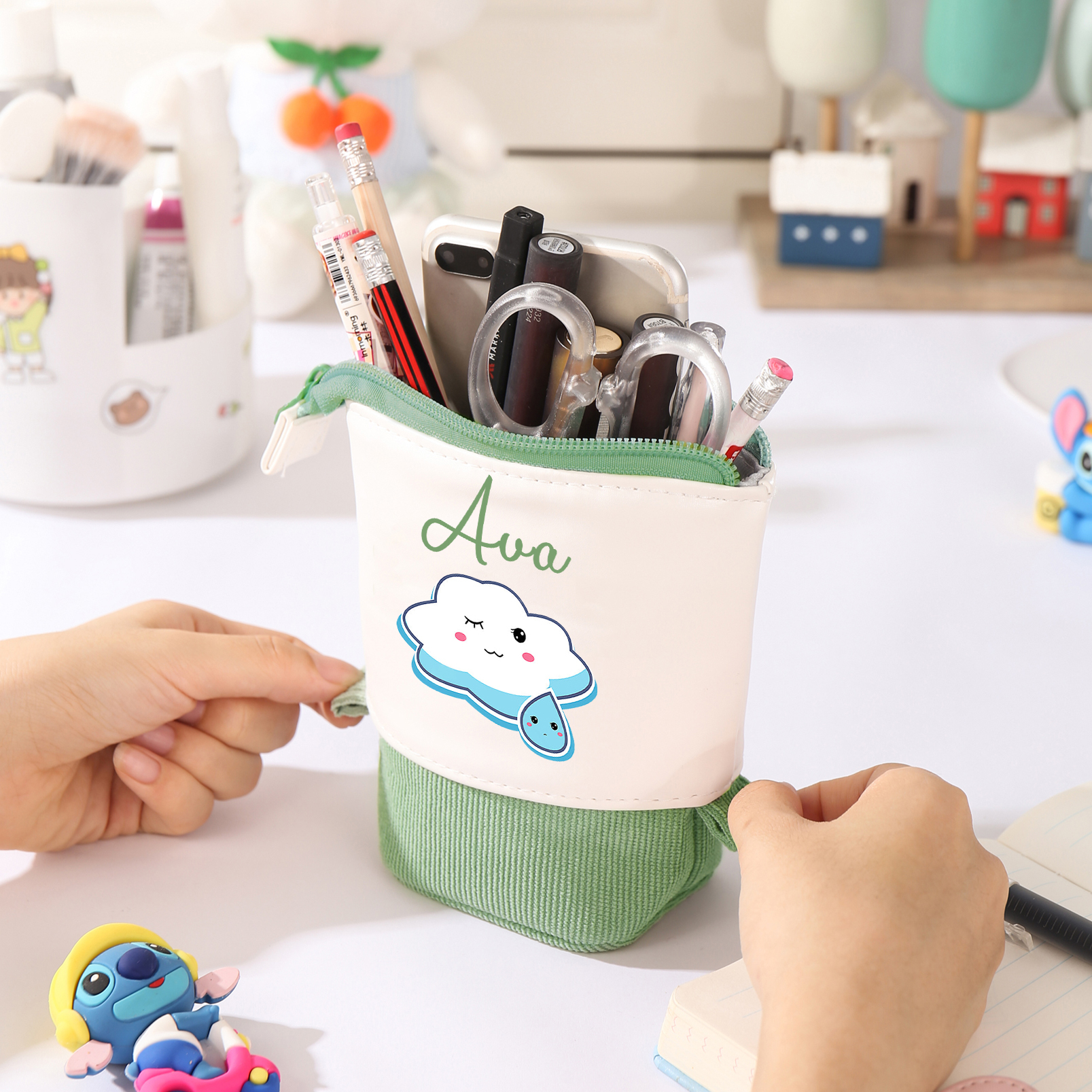 Estuche personalizado con nombre con diseños coloridos de nube para niños