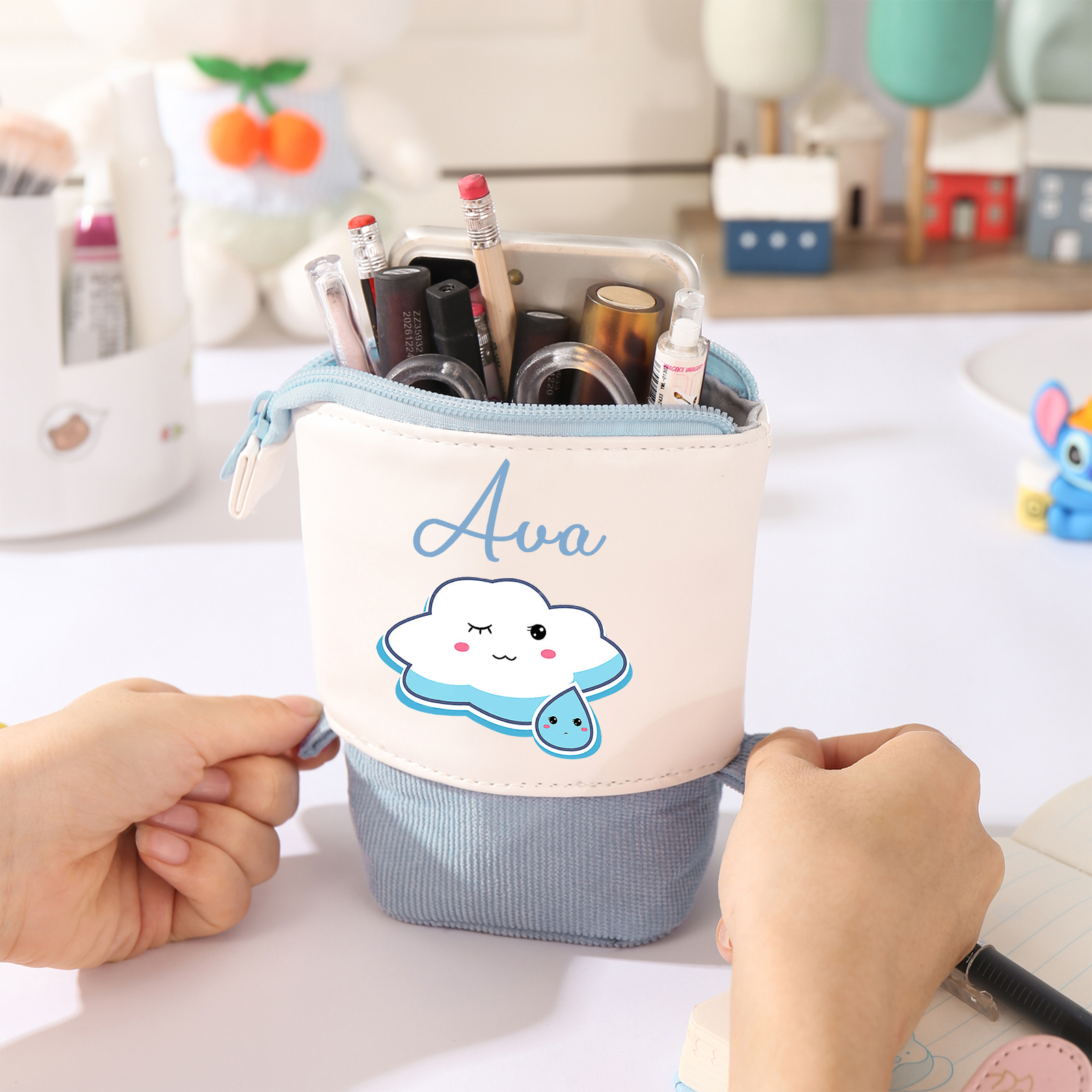 Estuche personalizado con nombre con diseños coloridos de nube para niños