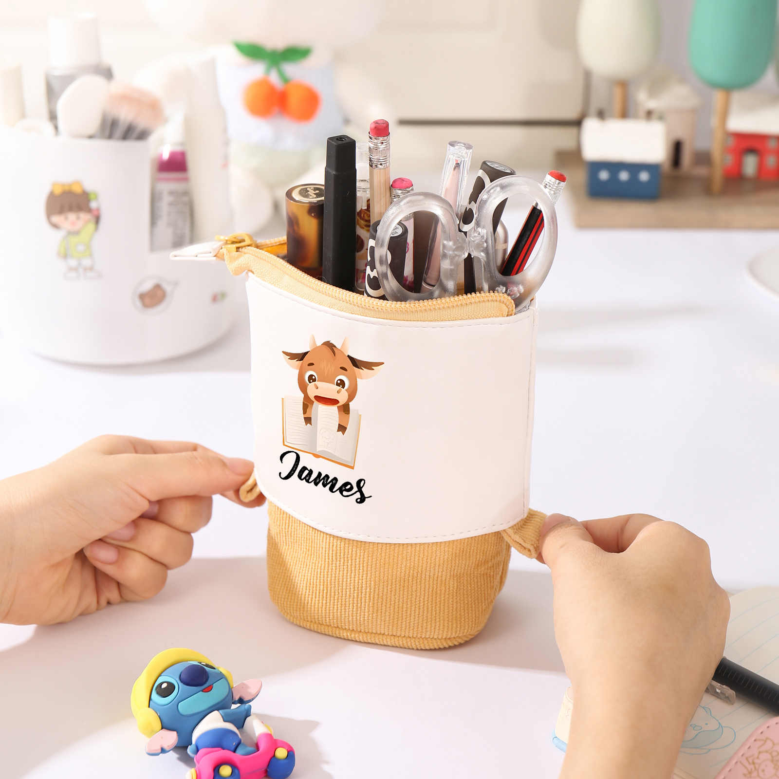 Estuche personalizado con nombre con diseños coloridos de animales para niños