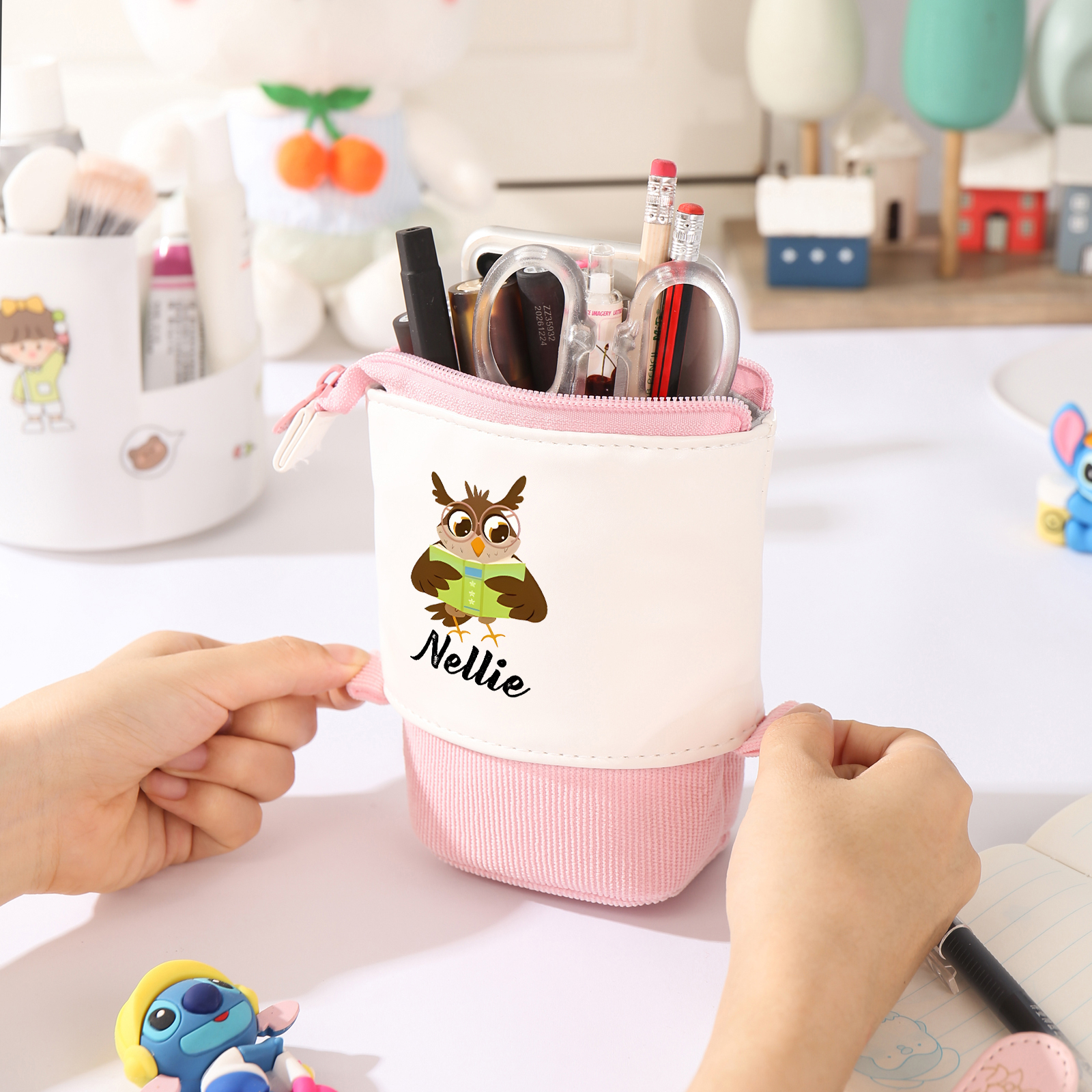 Estuche personalizado con nombre con diseños coloridos de animales para niños