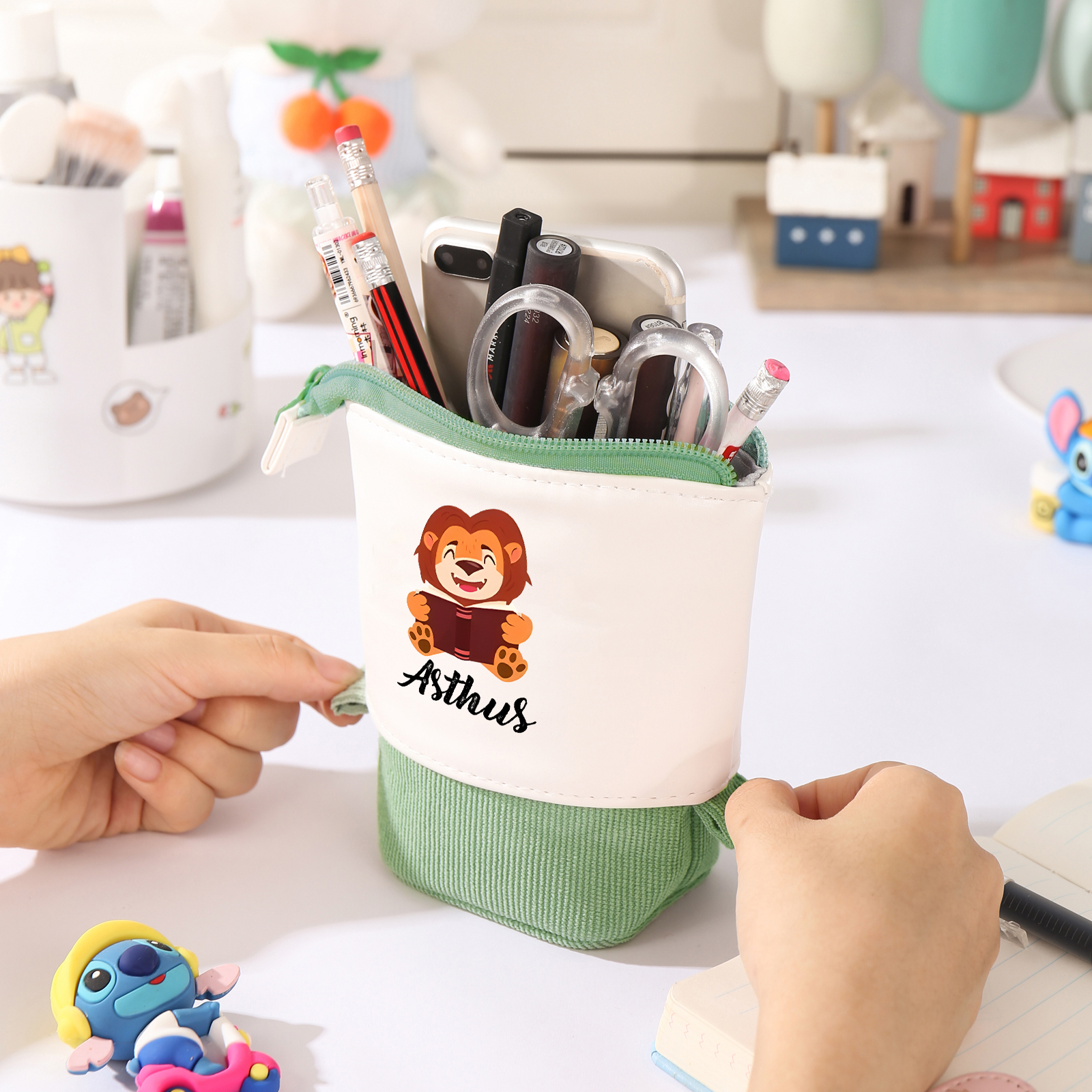 Estuche personalizado con nombre con diseños coloridos de animales para niños