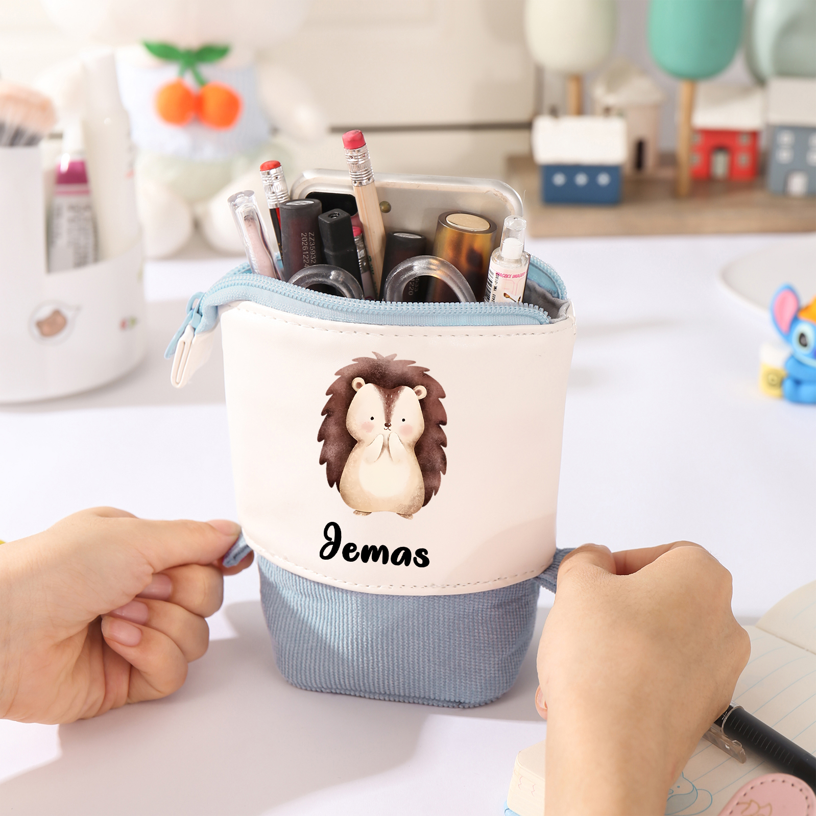 Estuche personalizado con nombre con diseños coloridos de animales para niños