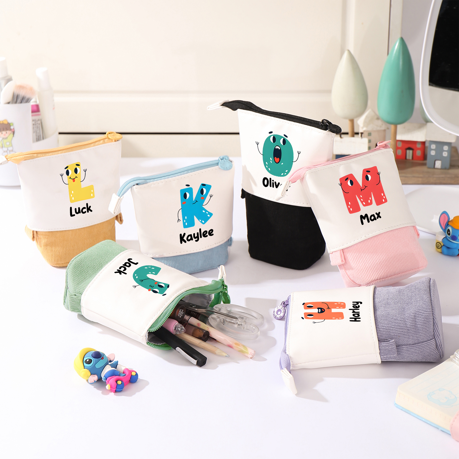 Estuche personalizado con nombre y letra con diseños coloridos para niños