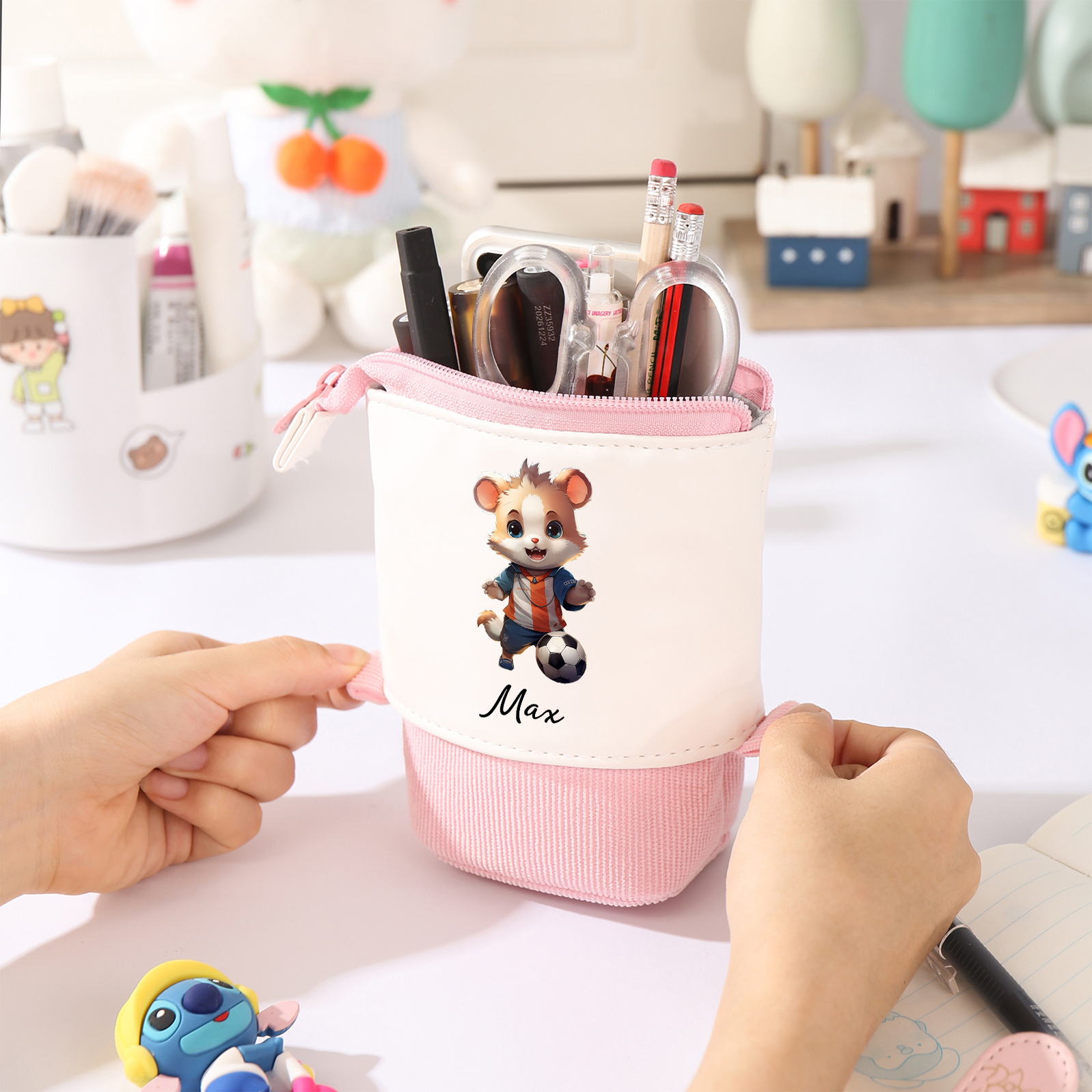 Estuche personalizado con nombre con diseños coloridos de fútbol para niños
