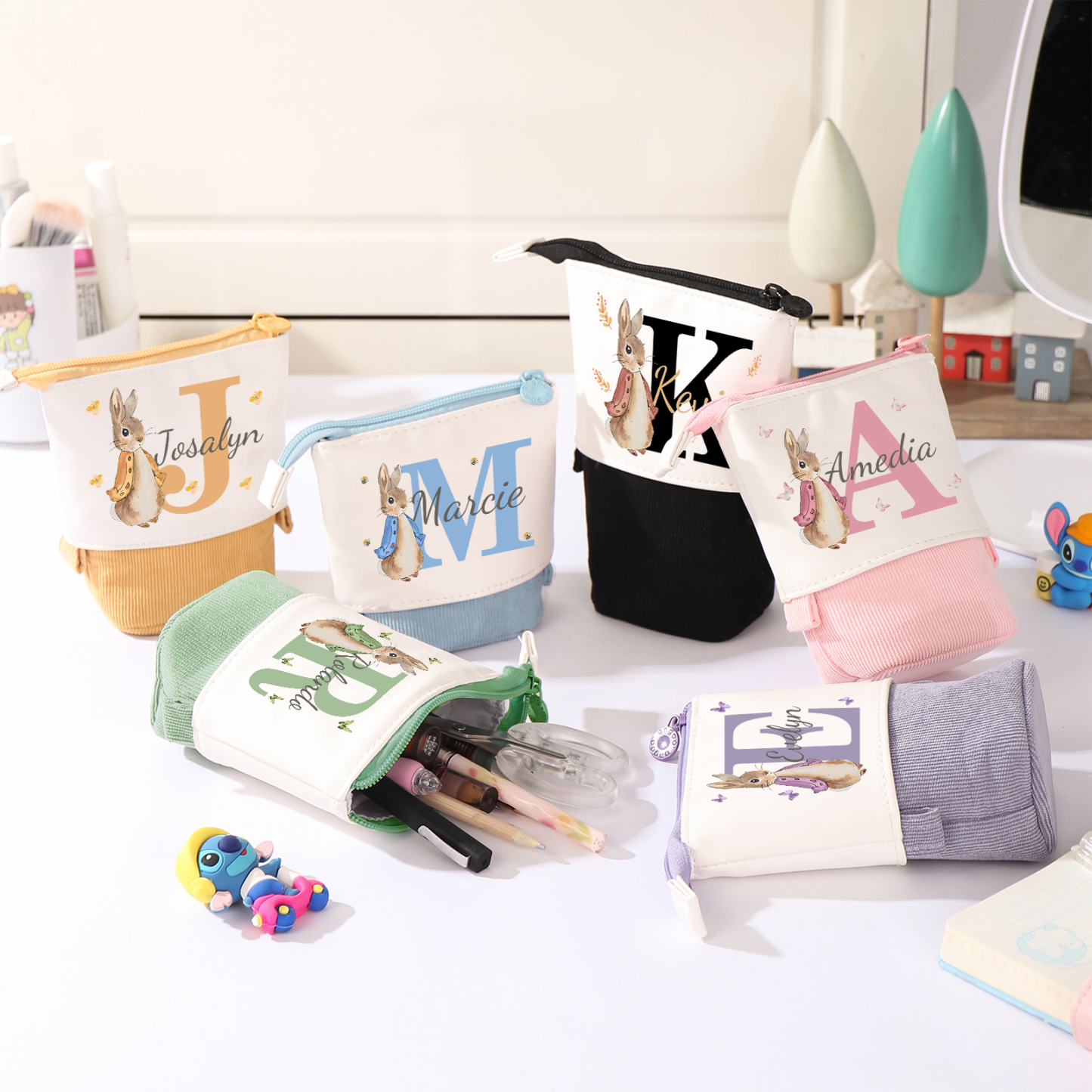 Estuche personalizado con nombre y letra con diseños coloridos para niños