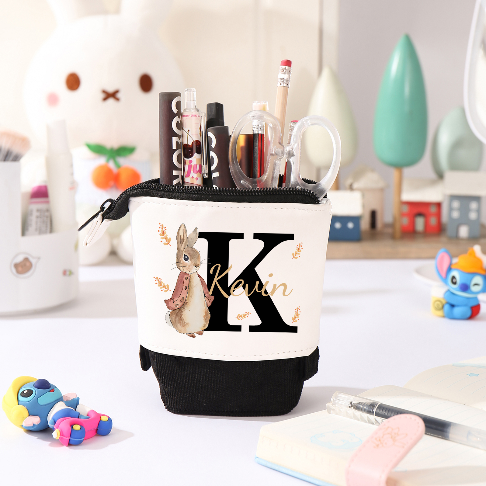 Estuche personalizado con nombre y letra con diseños coloridos para niños