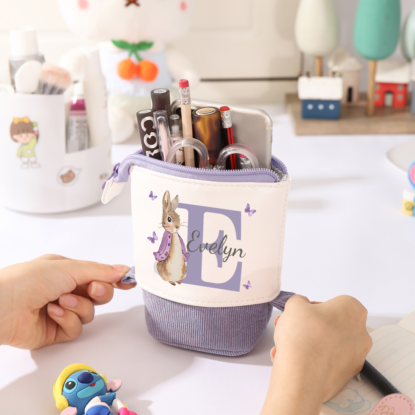 Estuche personalizado con nombre y letra con diseños coloridos para niños