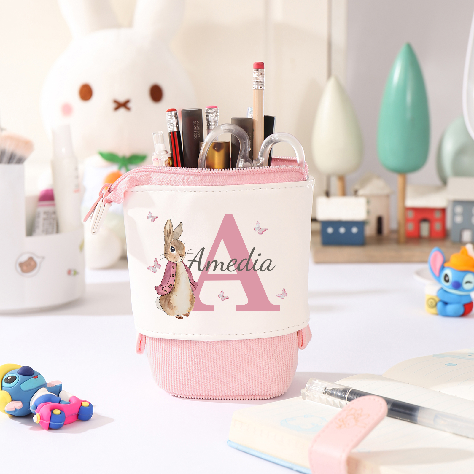 Estuche personalizado con nombre y letra con diseños coloridos para niños