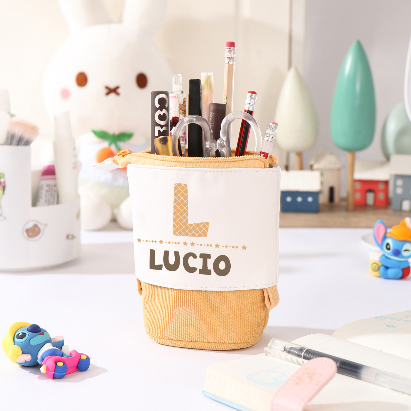 Estuche personalizado con nombre y letra con diseños coloridos para niños