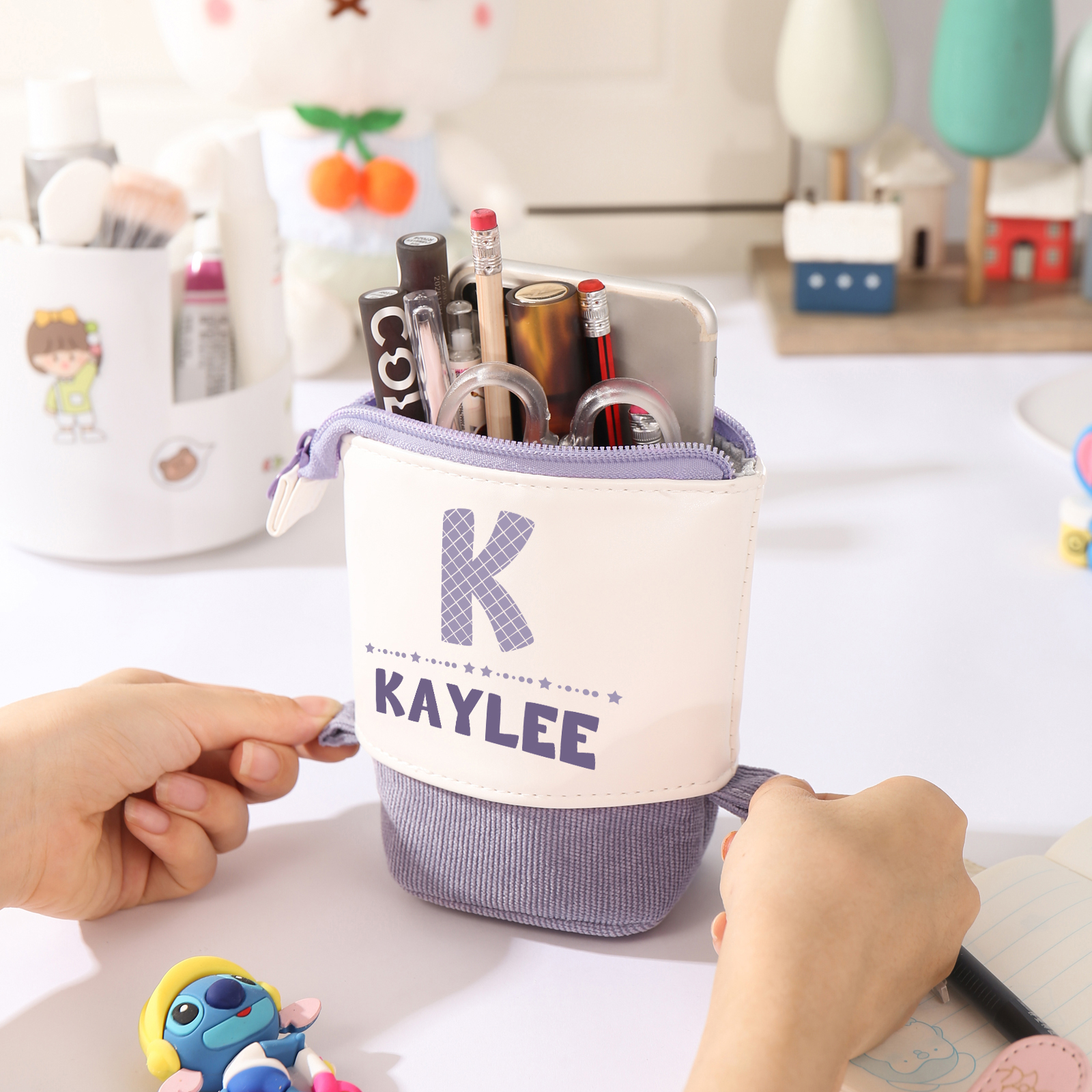 Estuche personalizado con nombre y letra con diseños coloridos para niños