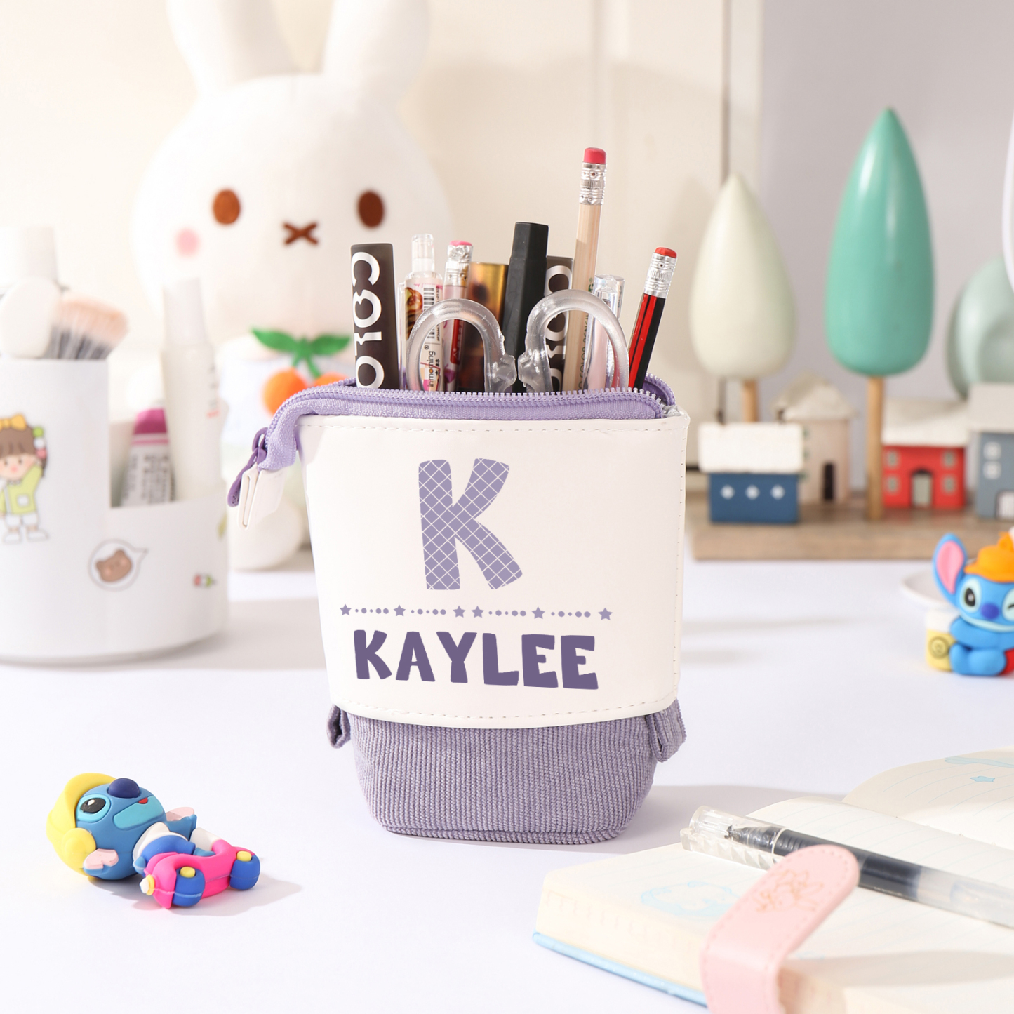 Estuche personalizado con nombre y letra con diseños coloridos para niños