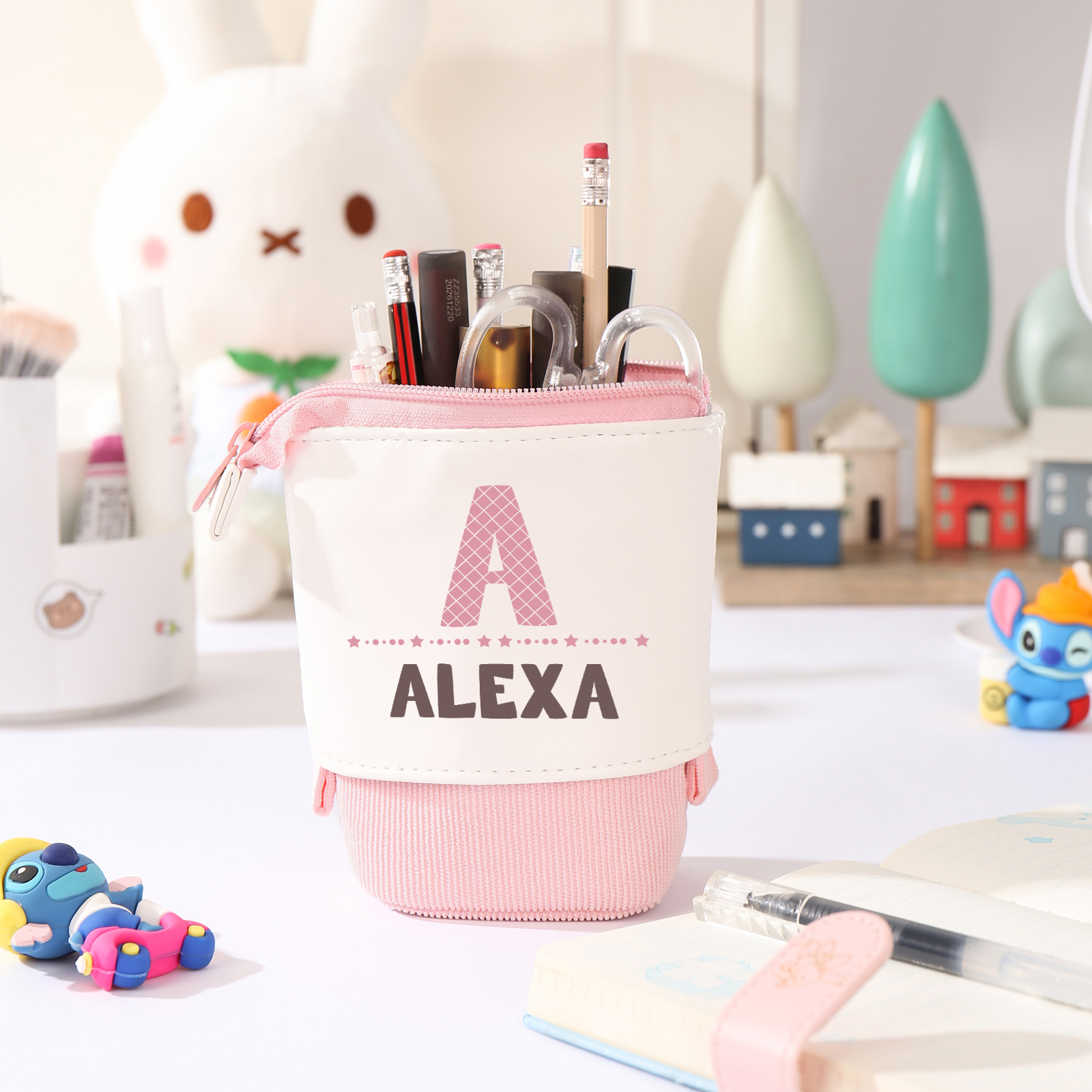 Estuche personalizado con nombre y letra con diseños coloridos para niños