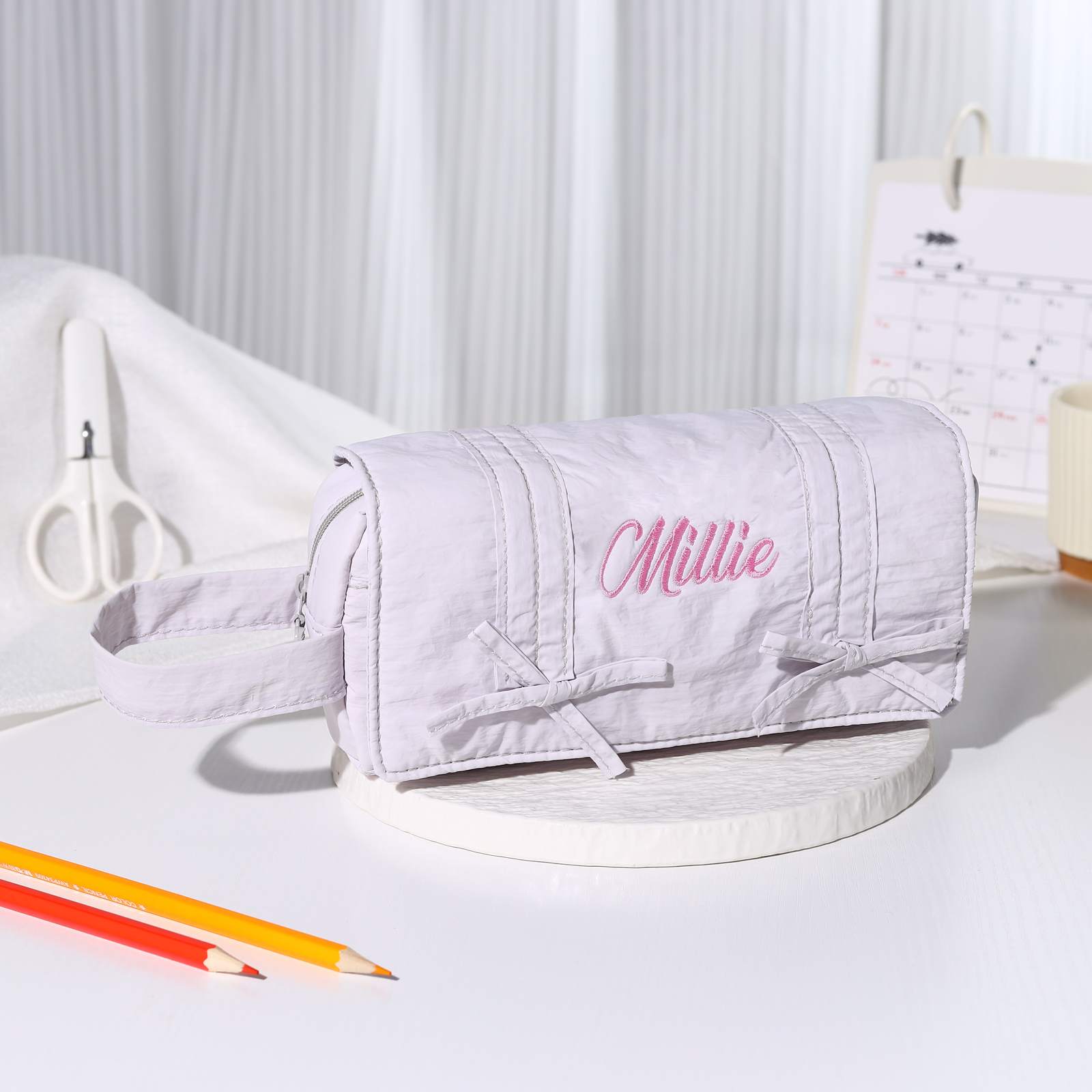 Estuche enrollable con lazos decorativos personalizado con 1 nombre bordado para niña | Jessemade