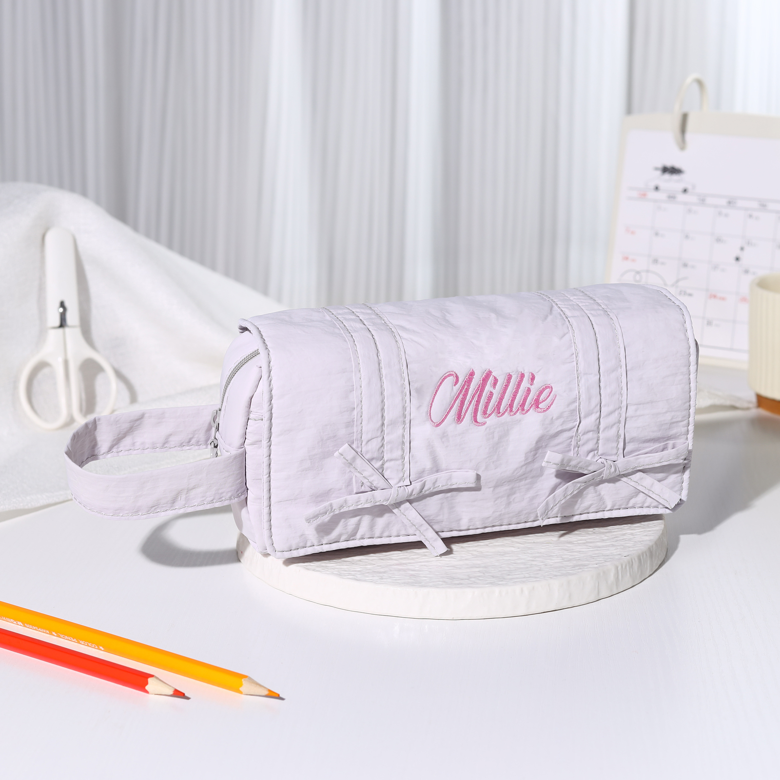 Estuche enrollable con lazos decorativos personalizado con 1 nombre bordado para niña | Jessemade