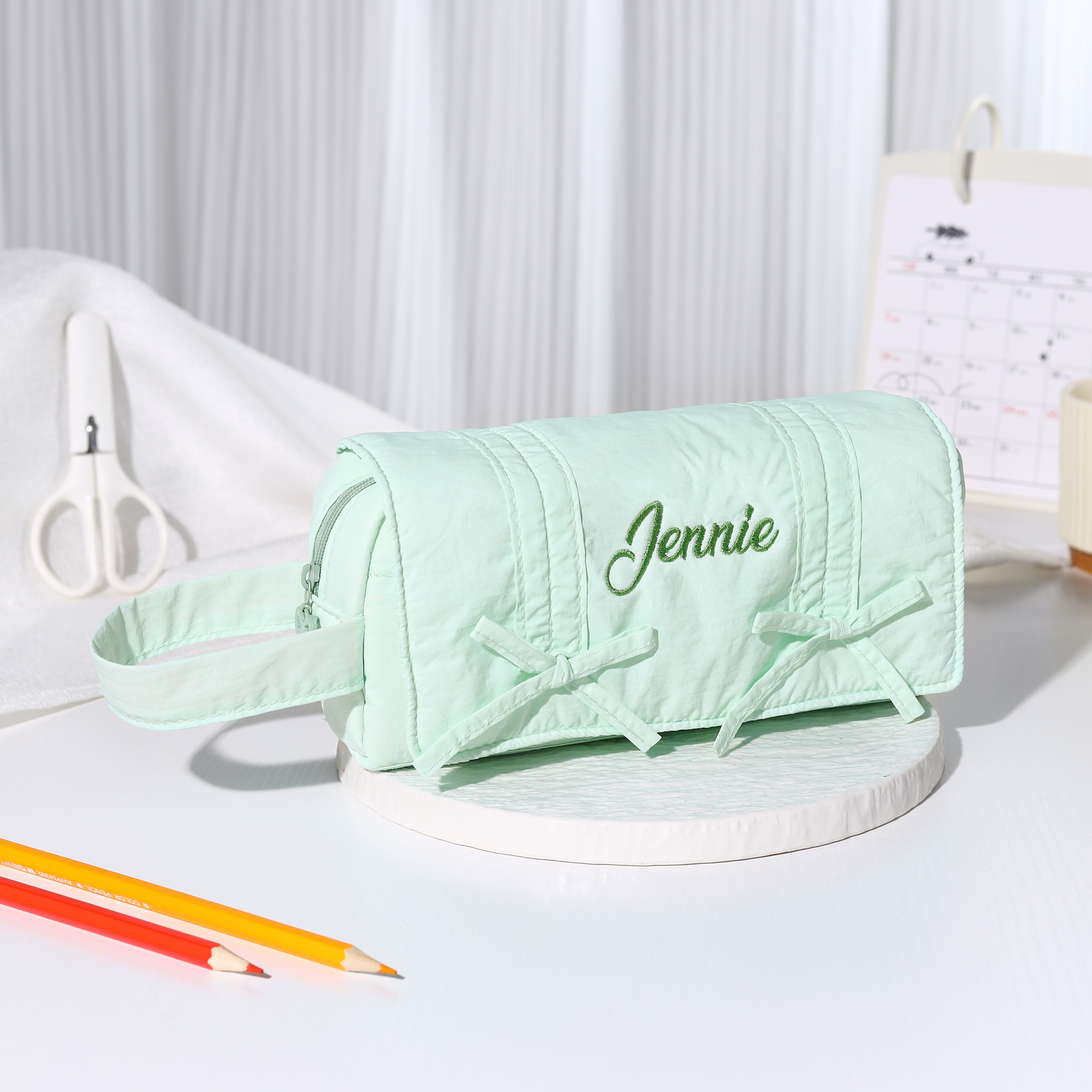 Estuche enrollable con lazos decorativos personalizado con 1 nombre bordado para niña | Jessemade