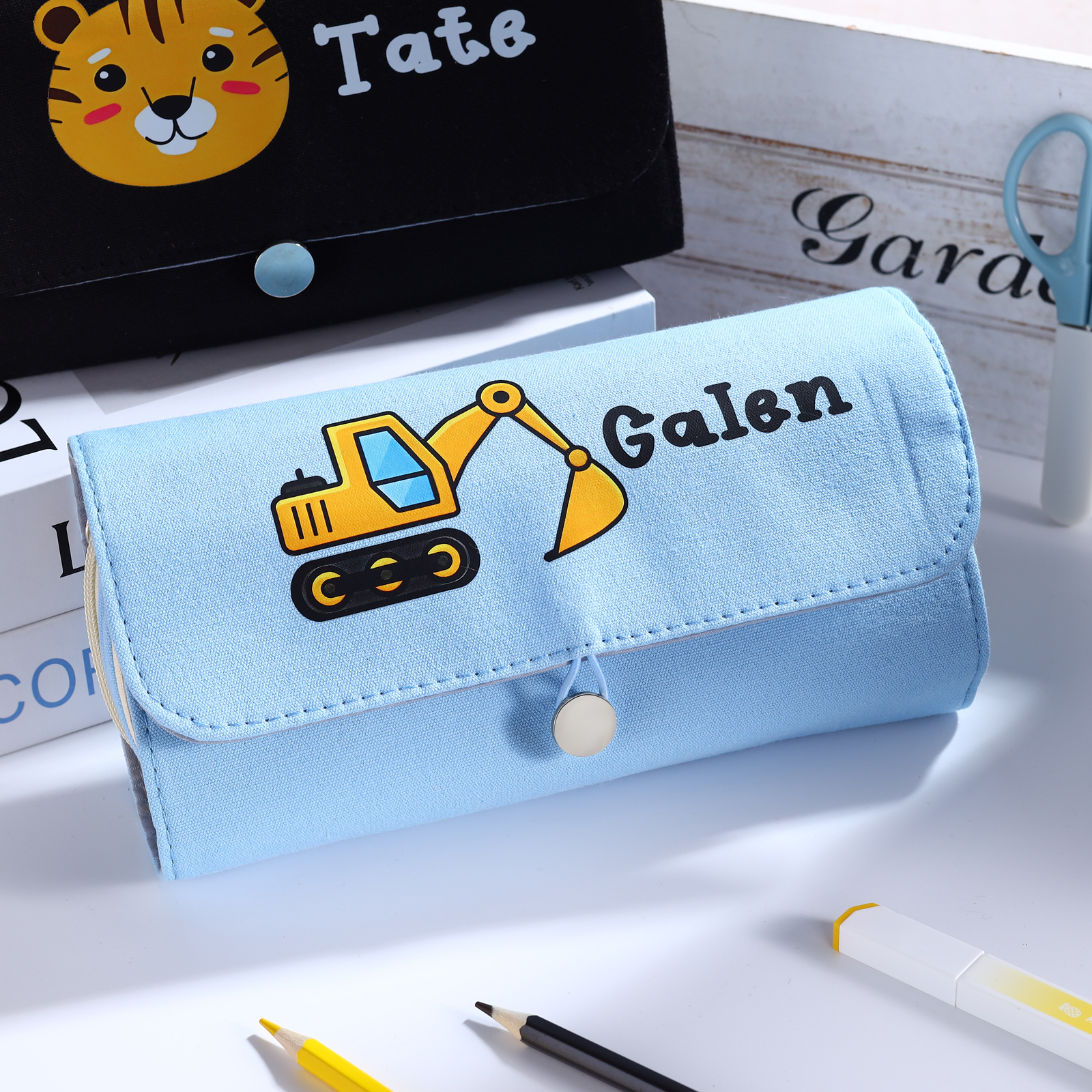 Estuche personalizado con 1 nombre con diseño colorido seleccionado para niños | Jessemade
