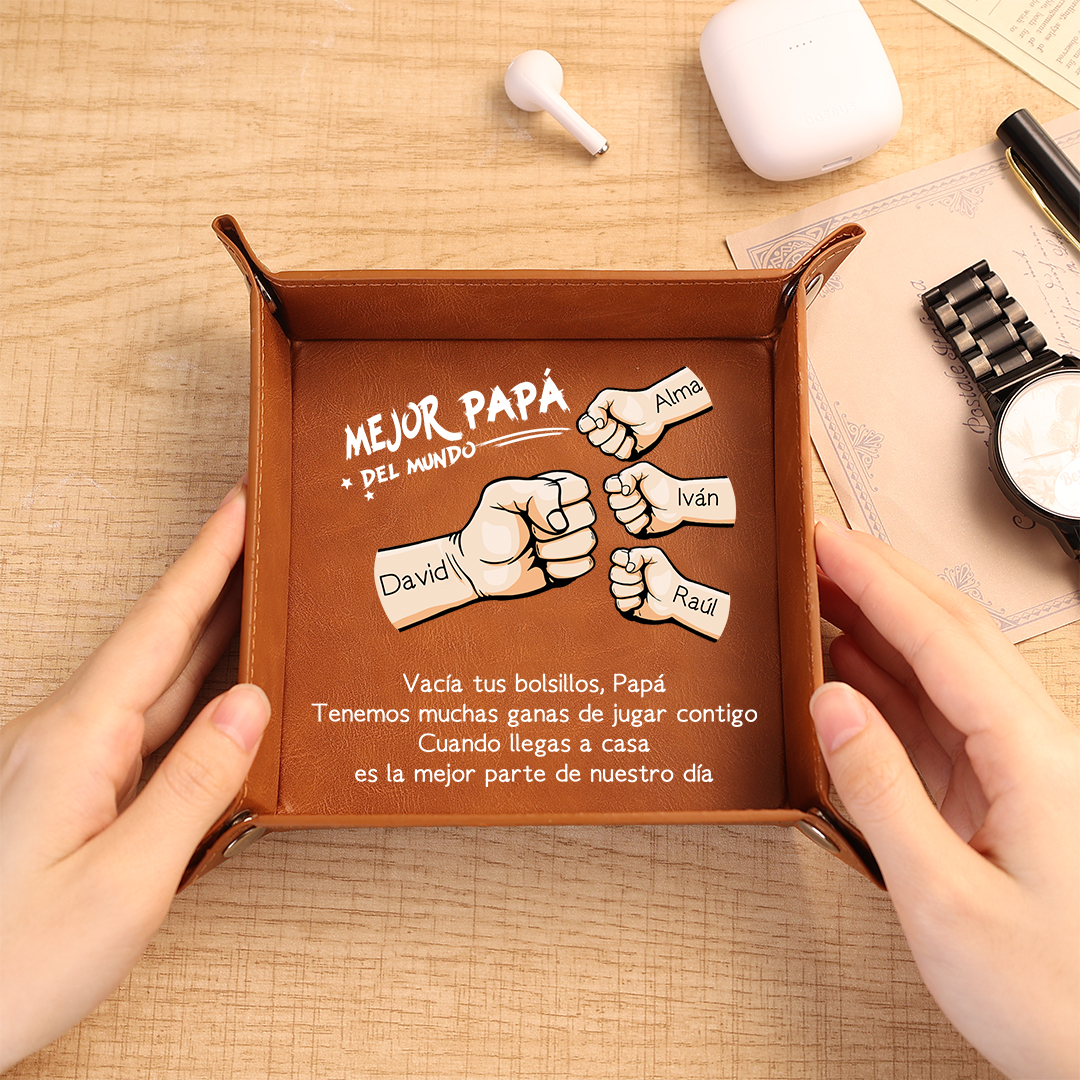 Bandeja vaciabolsillos de cuero personalizada para papá con 1 a 6 nombres y motivo de puño